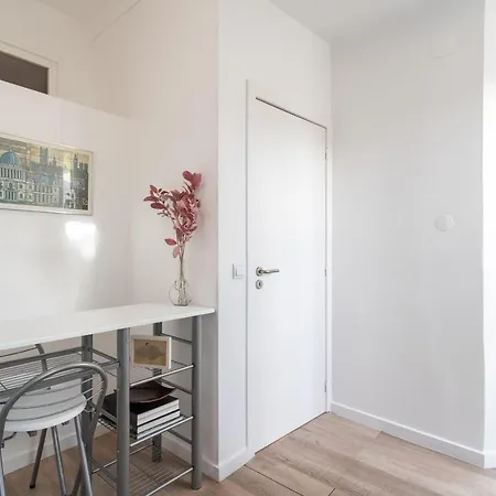 Estrela Patio One-bedroom W/ Patio - By Lu Holidays *
