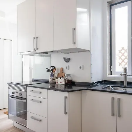Estrela Patio One-bedroom W/ Patio - By Lu Holidays Lisbona